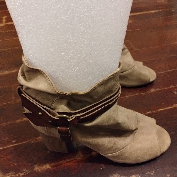 SO Ankle Bootie - Picture 6 of 6
